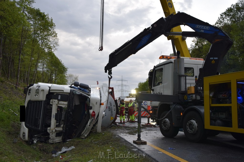 VU Gefahrgut LKW umgestuerzt A 4 Rich Koeln Hoehe AS Gummersbach P394.JPG - Miklos Laubert